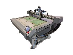 皮革數(shù)碼沖孔機：怎樣保證沖孔機工作中的安全性