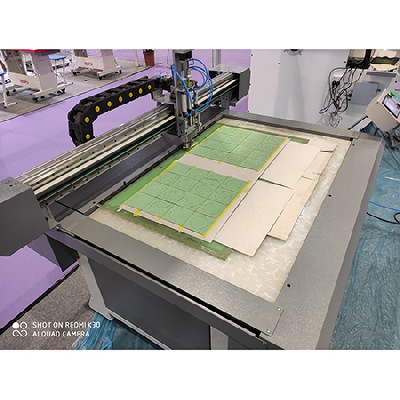 氣功內(nèi)衣布料沖孔機(jī)